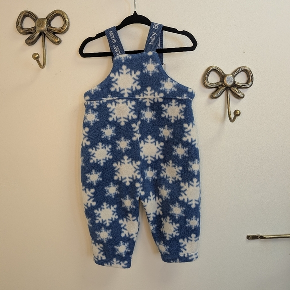 Snowflake Patterned Kids Overalls - Picture 2 of 4